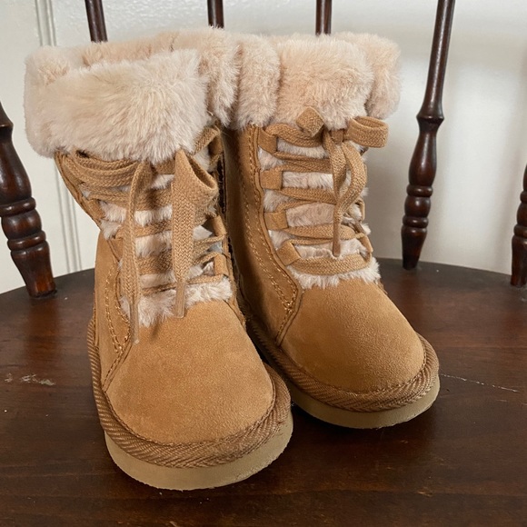 Old Navy boots and Cat & Jack zip sneakers with the (faux) FUR!! Toddler Sz5 - Picture 3 of 14